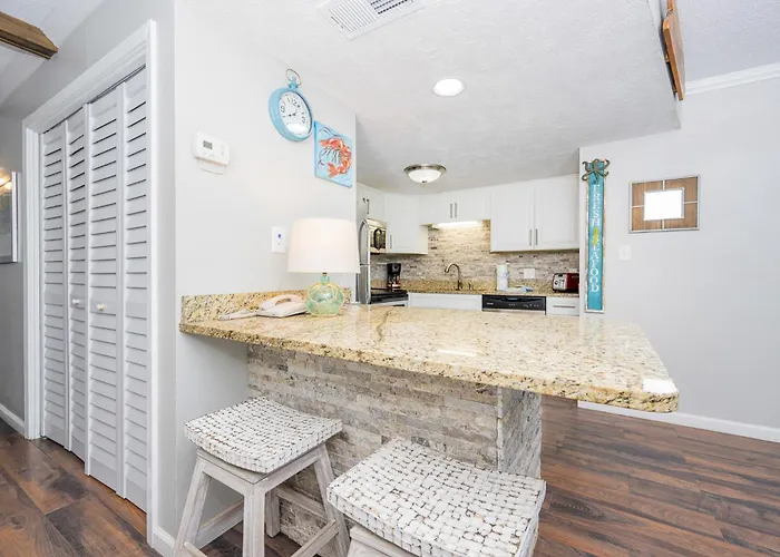 Island Winds East 708 Apartment