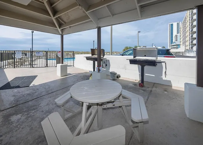 Apartment Island Winds East 708